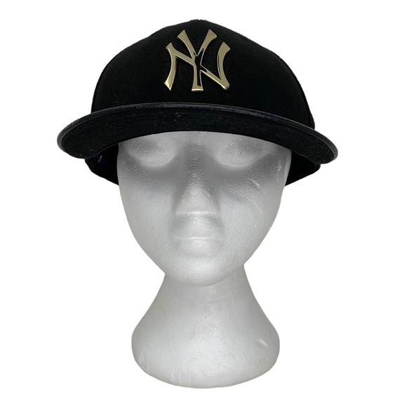 New York Yankees Baseball Cap Black Gold Adjustable Size Medium - Large M - L - Picture 1 of 12